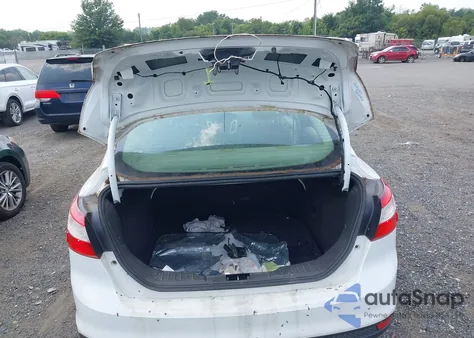 2012 Ford Focus Se z USA, uszkodzony, nr VIN 1FAHP3F29CL111826